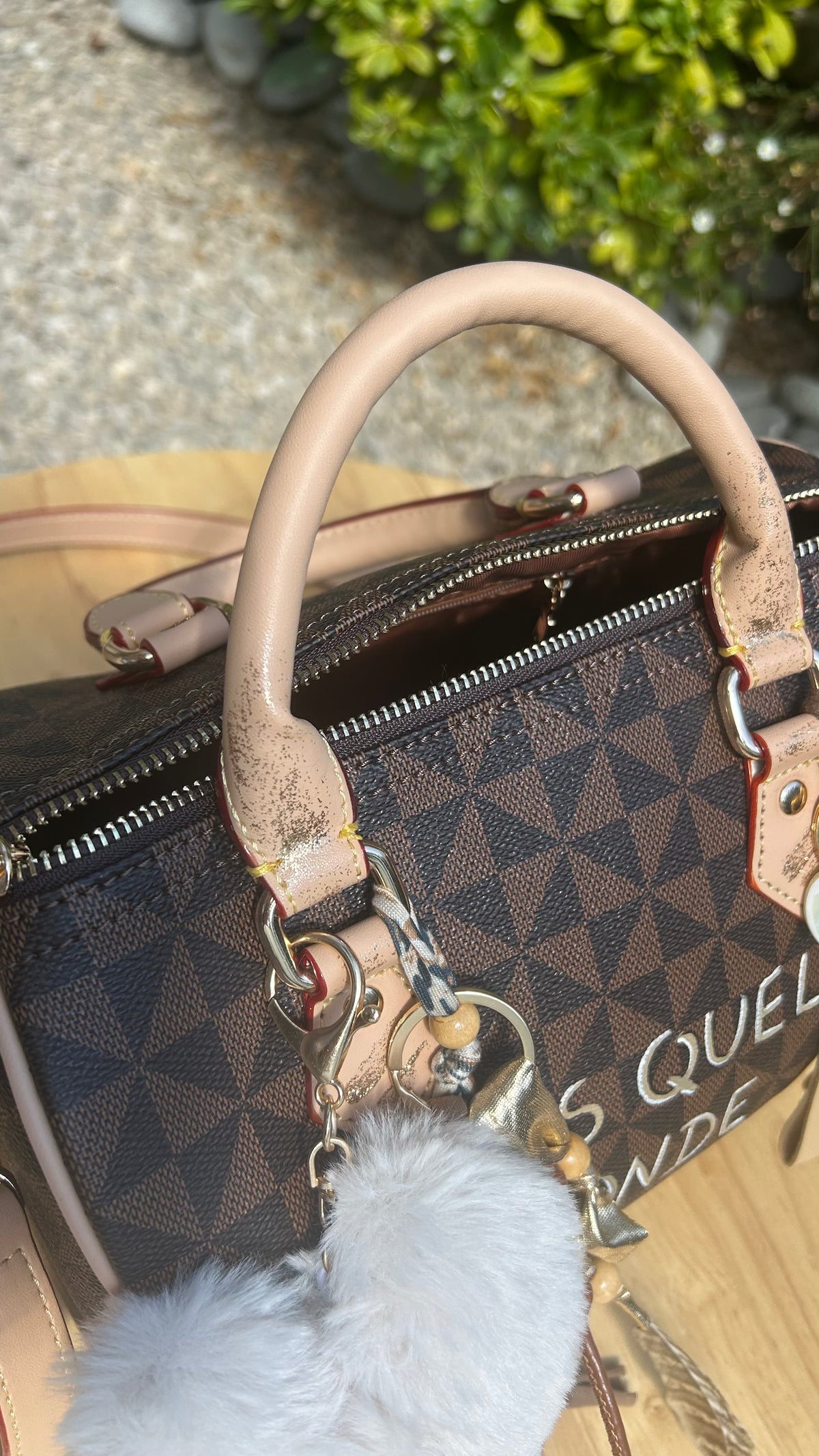 Sac Boston marron Dans quel monde Vit-on
