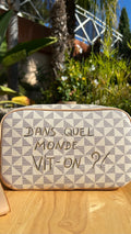 Trousse de toilette claire