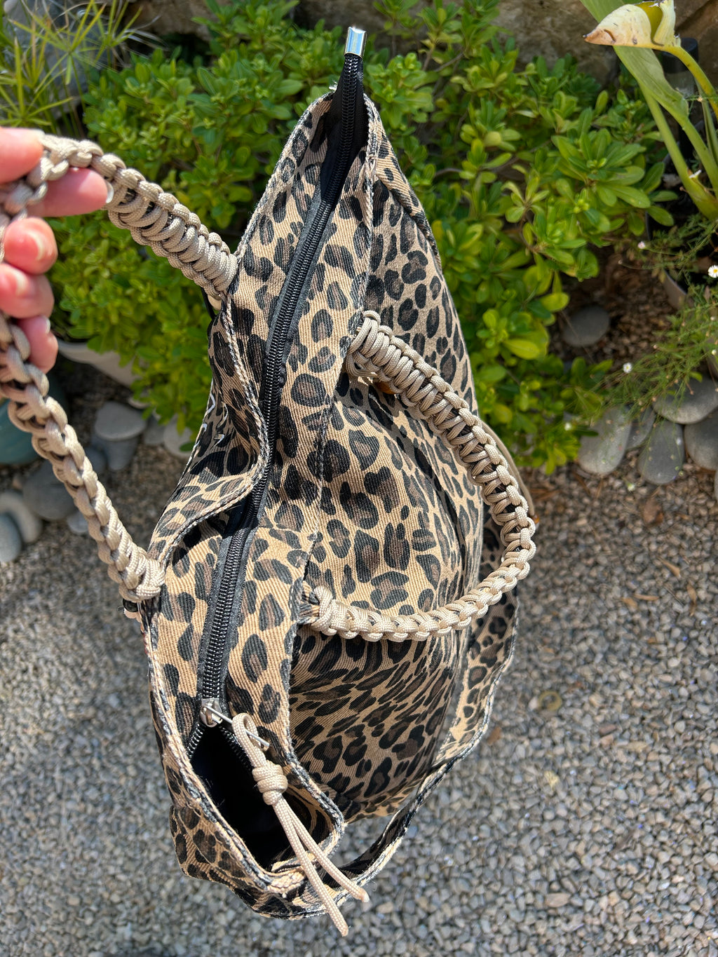Grand SAC toile léopard dans quel monde Vit-on
