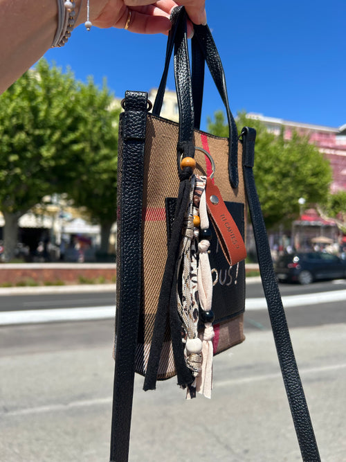 Pochette téléphone noire JE M’EN FOUS !