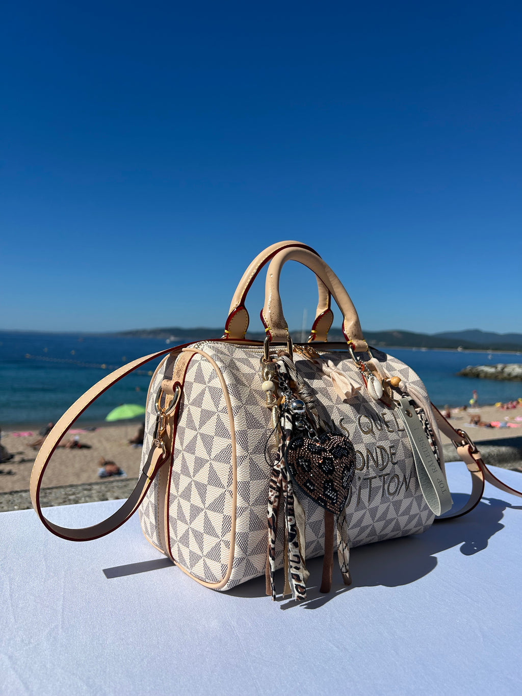 Sac Boston crème DQMV