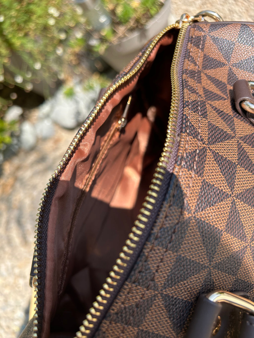Sac Boston marron DANS QUEL MONDE VIT-ON