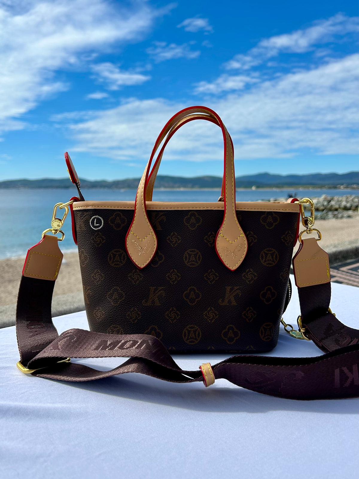 Petit sac et porte monnaie Dans quel monde Vit-on 