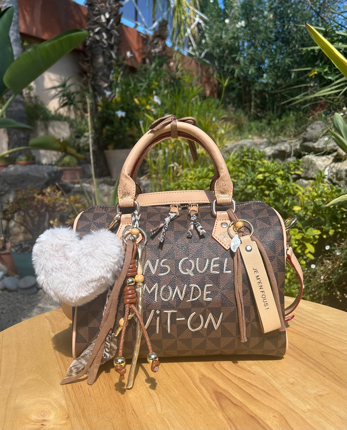 Sac Boston marron Dans quel monde Vit-on