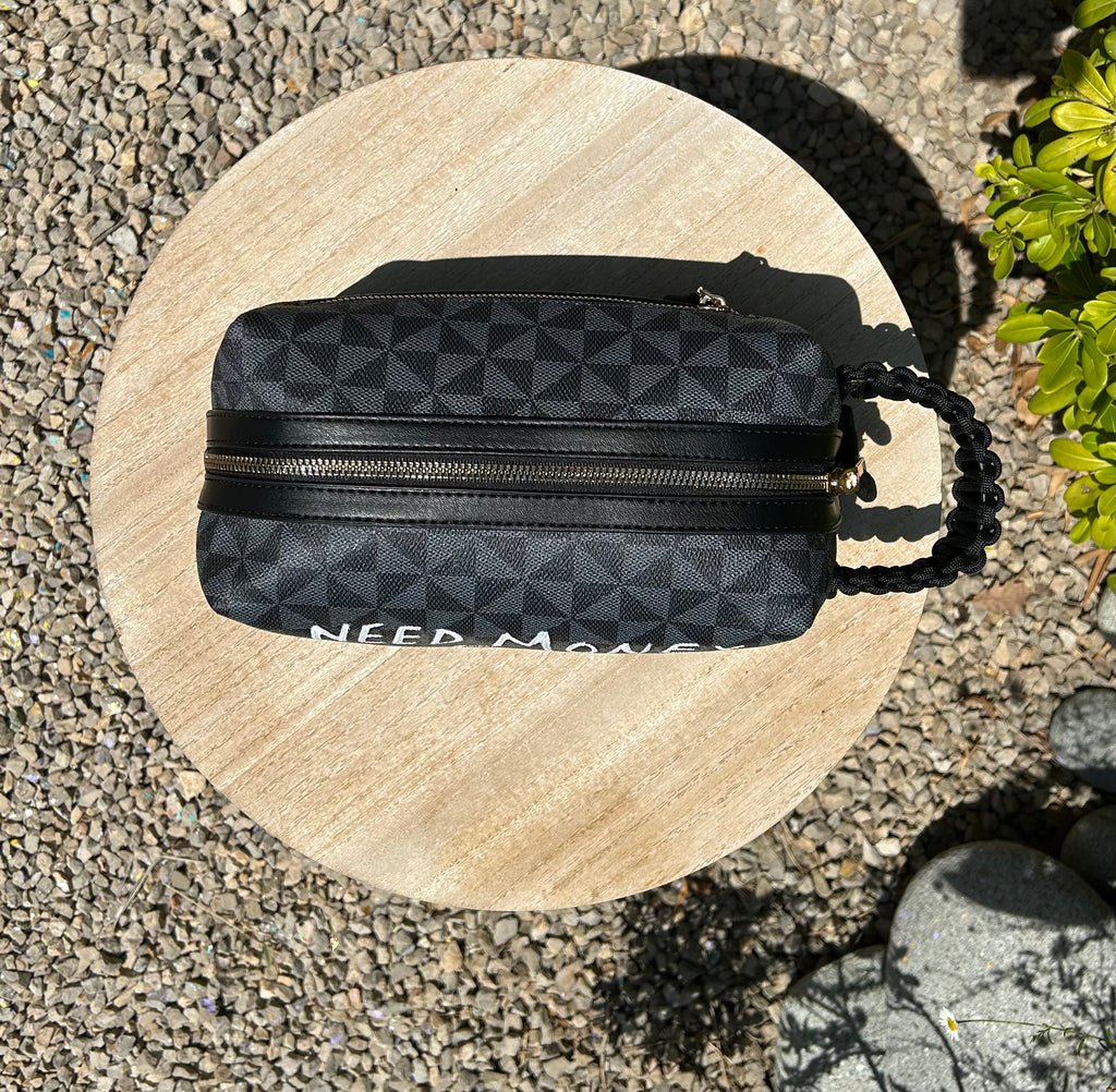 Trousse de toilette noire NEED MONEY
