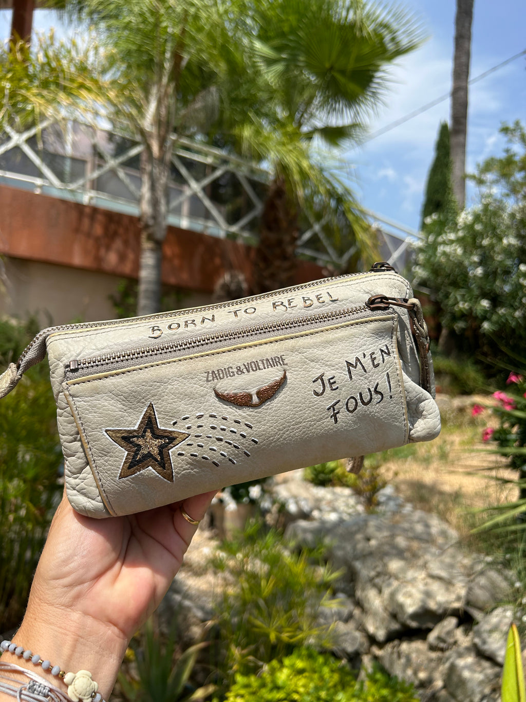 Pochette cuir ZADIG vintage customisée JE M’EN FOUS