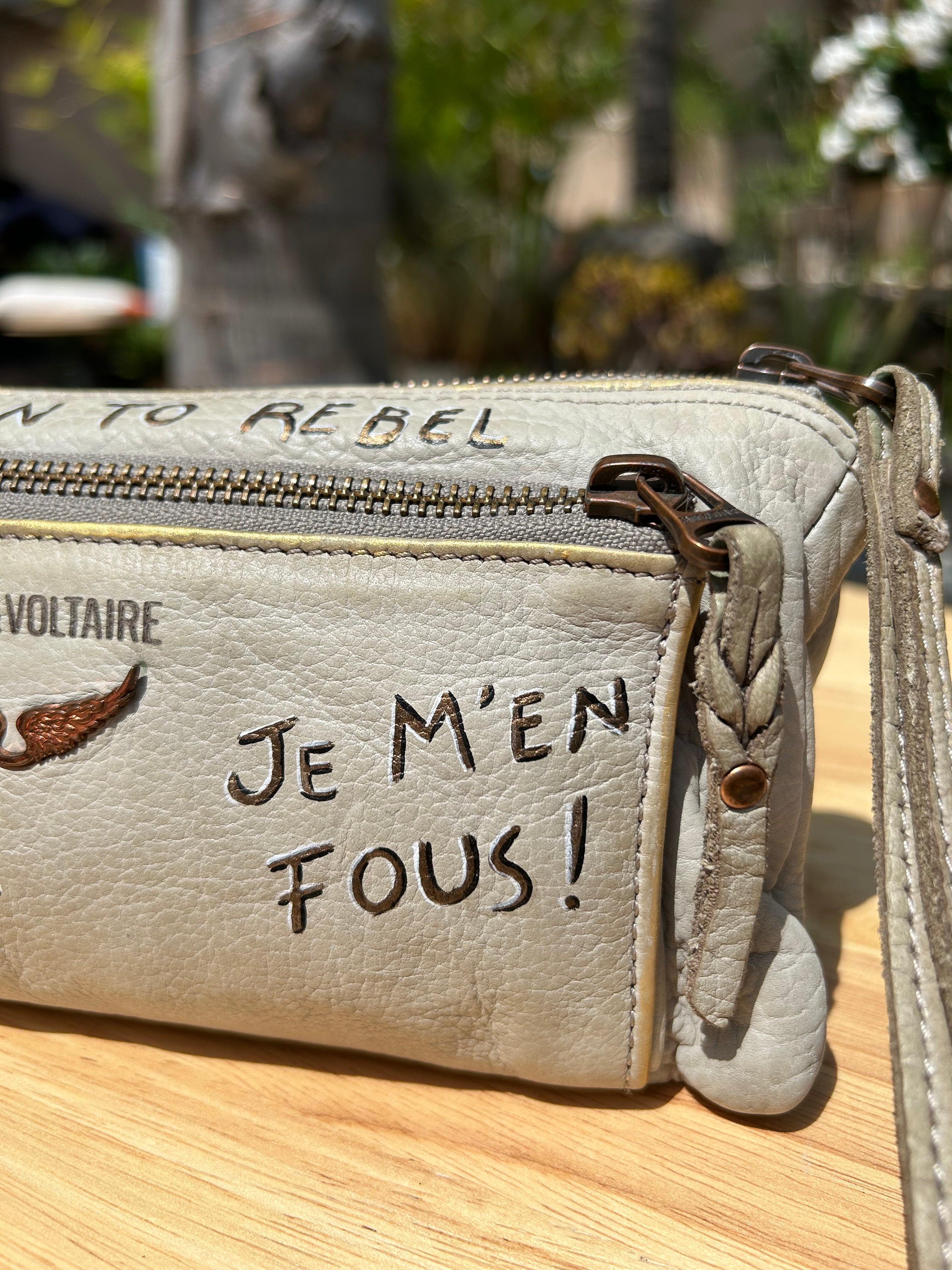 Pochette cuir ZADIG vintage customisée JE M’EN FOUS