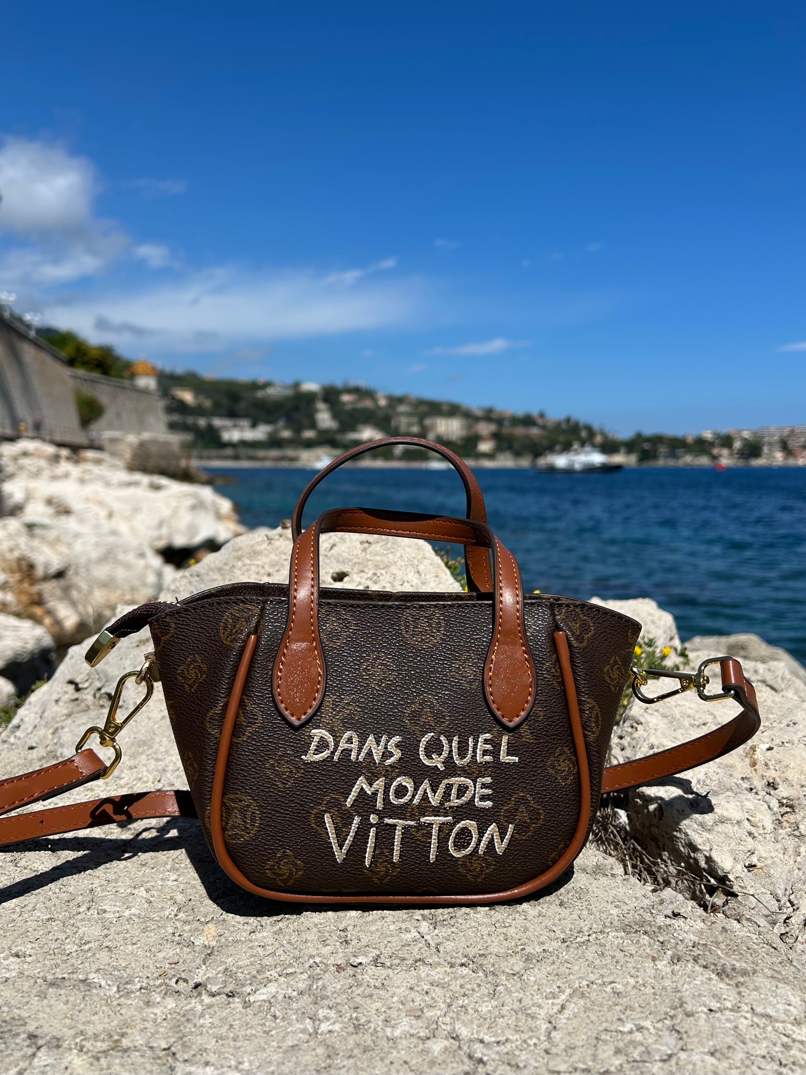 Mini sac « Dans quel monde Vitton »
