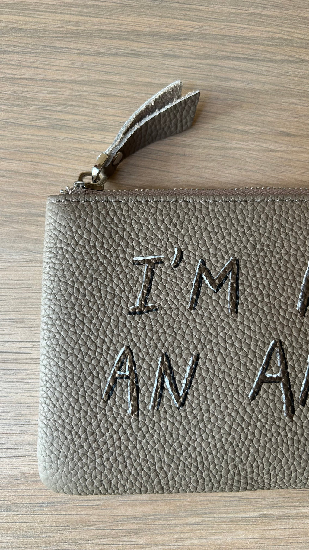 Pochette cuir « I’M NOT AN ANGEL”