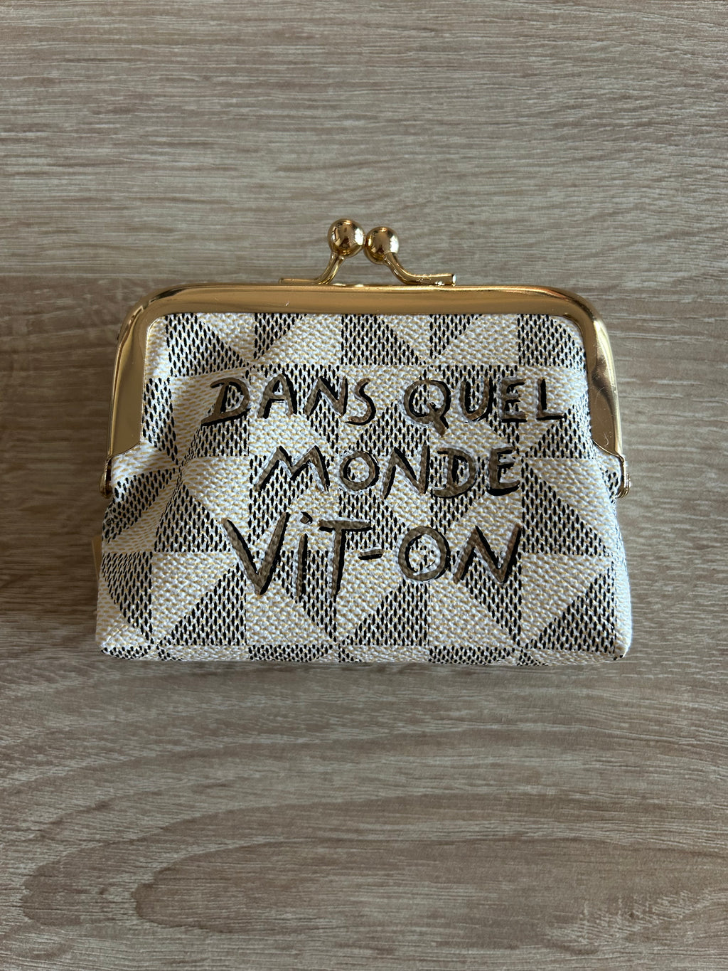 Porte-monnaie / cartes Dans quel monde Vit-on