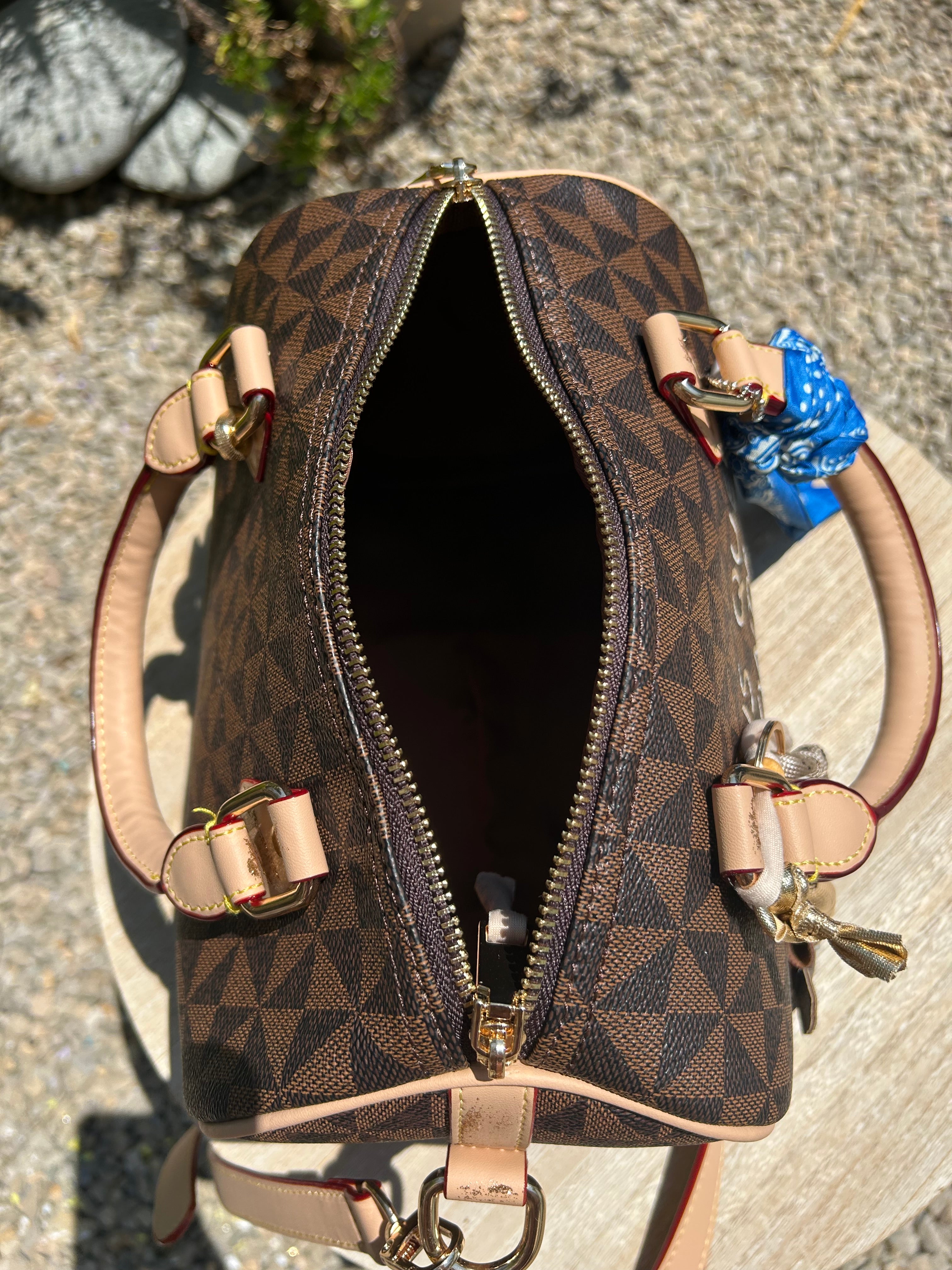 Sac Boston marron DANS QUEL MONDE VIT-ON