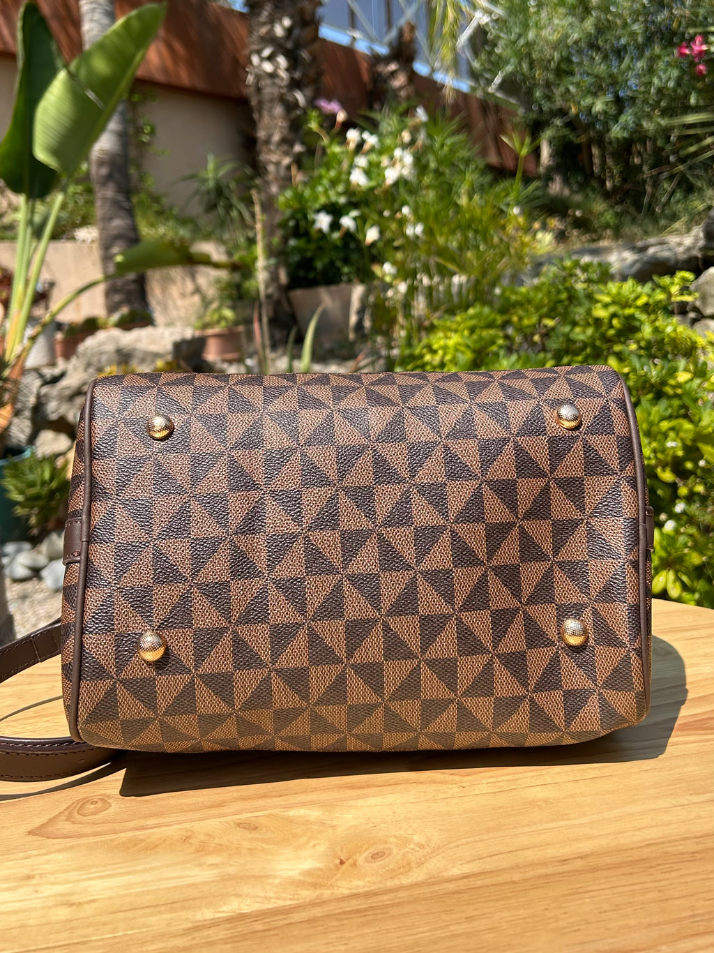 Sac Boston marron DANS QUEL MONDE VIT-ON