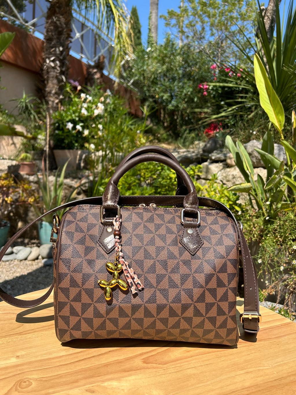 Sac Boston marron DANS QUEL MONDE VIT-ON